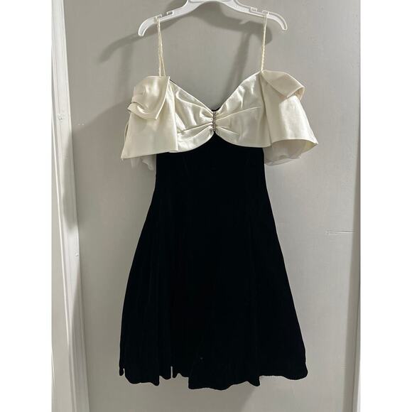 🔴Notorious Black and White Bow‎ strapless dress size 3 - Picture 1 of 13
